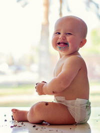1 год и 1 месяц ребенку: особенности развития, психомоторики