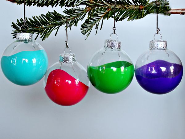 Описание: http://adorable-home.com/wp-content/uploads/2013/12/Decorate-with-Christmas-ball-ornaments-6.jpg
