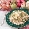 Салат из мяса с овощами и яблоками по-латышски